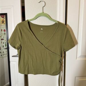kohls SO cropped v-neck wrapped tie shirt